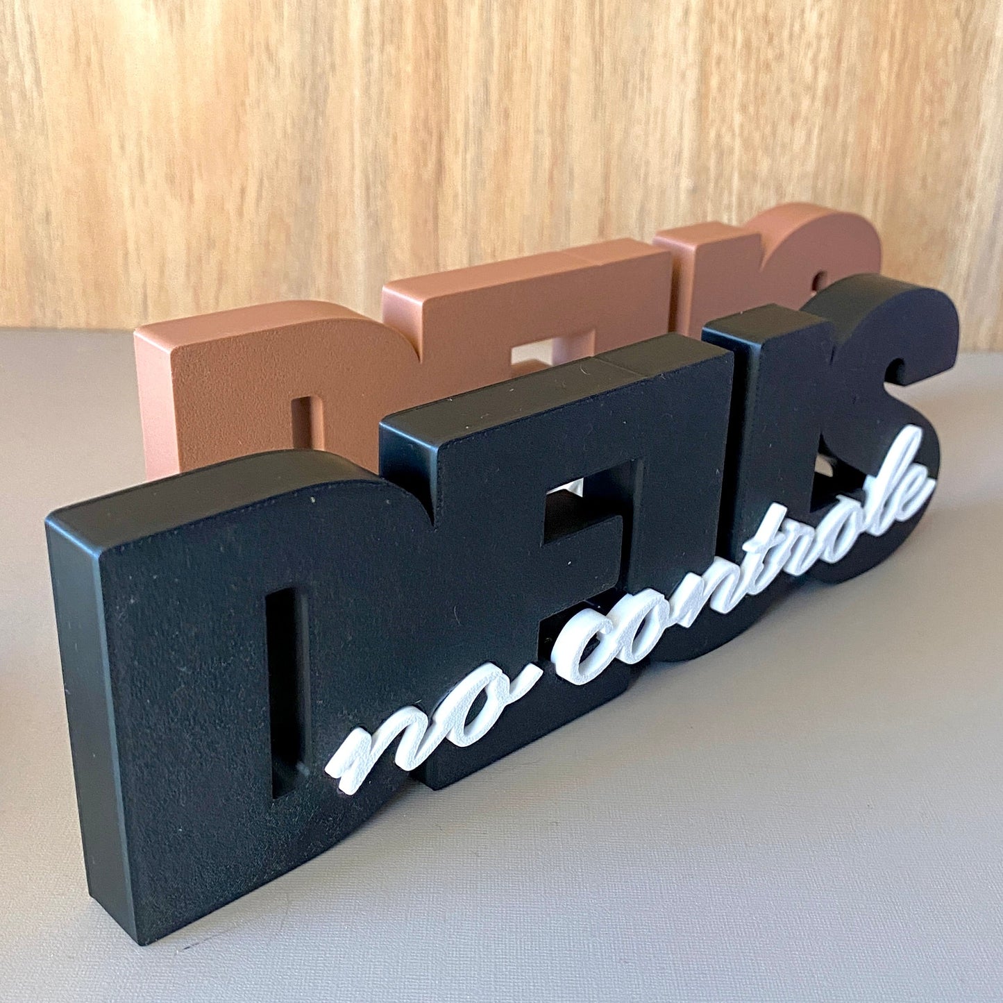 Decoração "DEUS no Controle" – Impressa em 3D