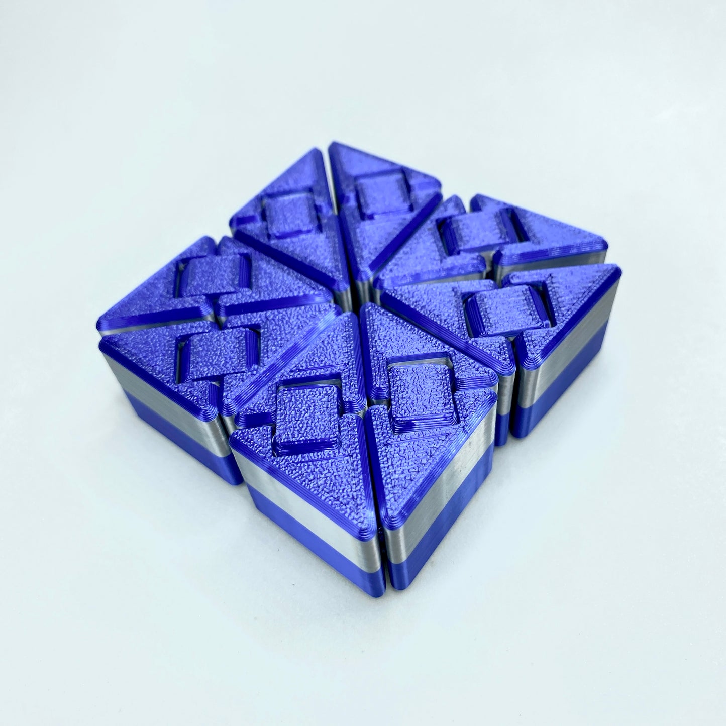 Origami Infinito – Cubo Sensorial Articulado em Impressão 3D