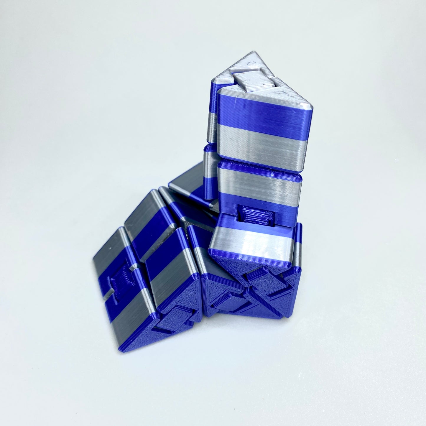 Origami Infinito – Cubo Sensorial Articulado em Impressão 3D