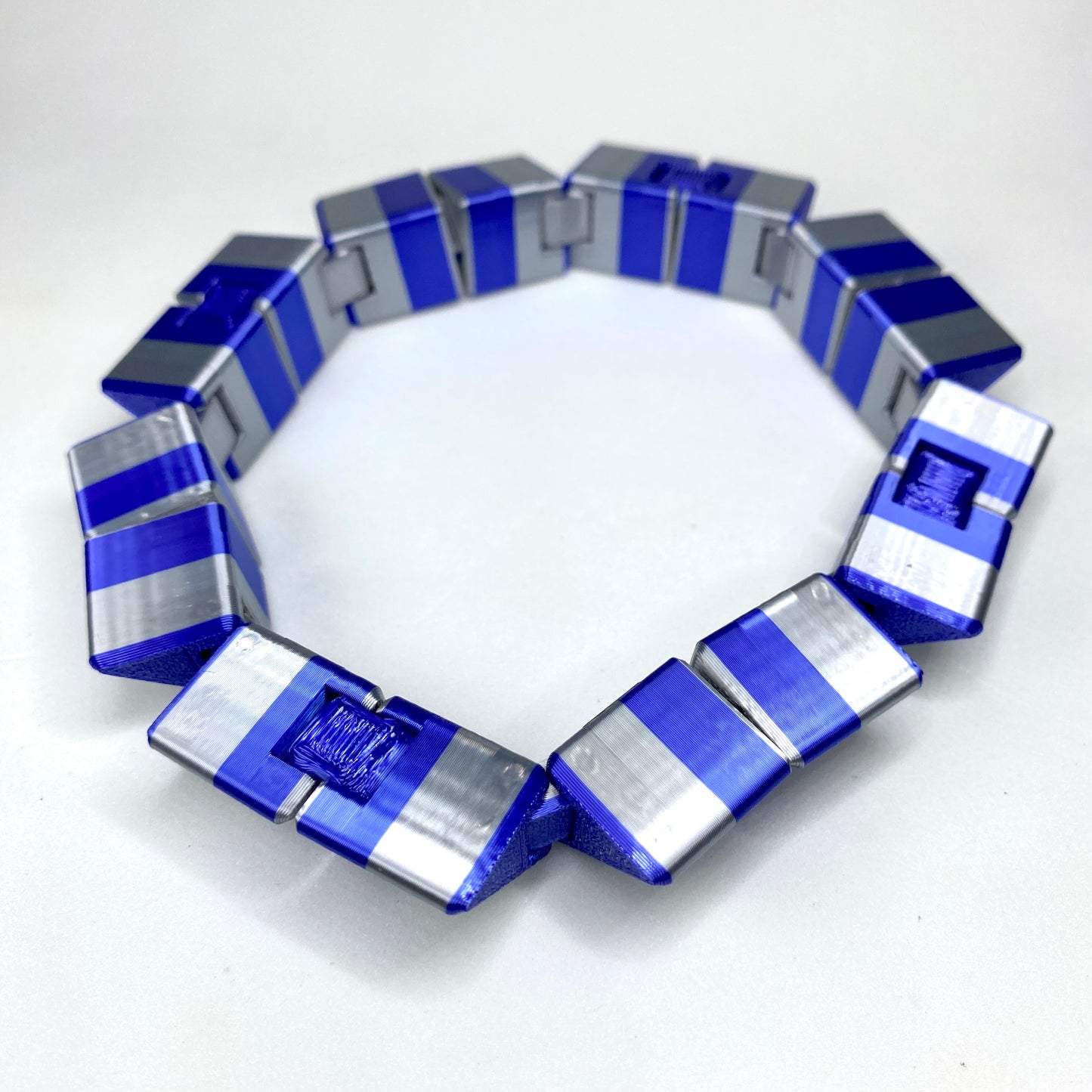 Origami Infinito – Cubo Sensorial Articulado em Impressão 3D