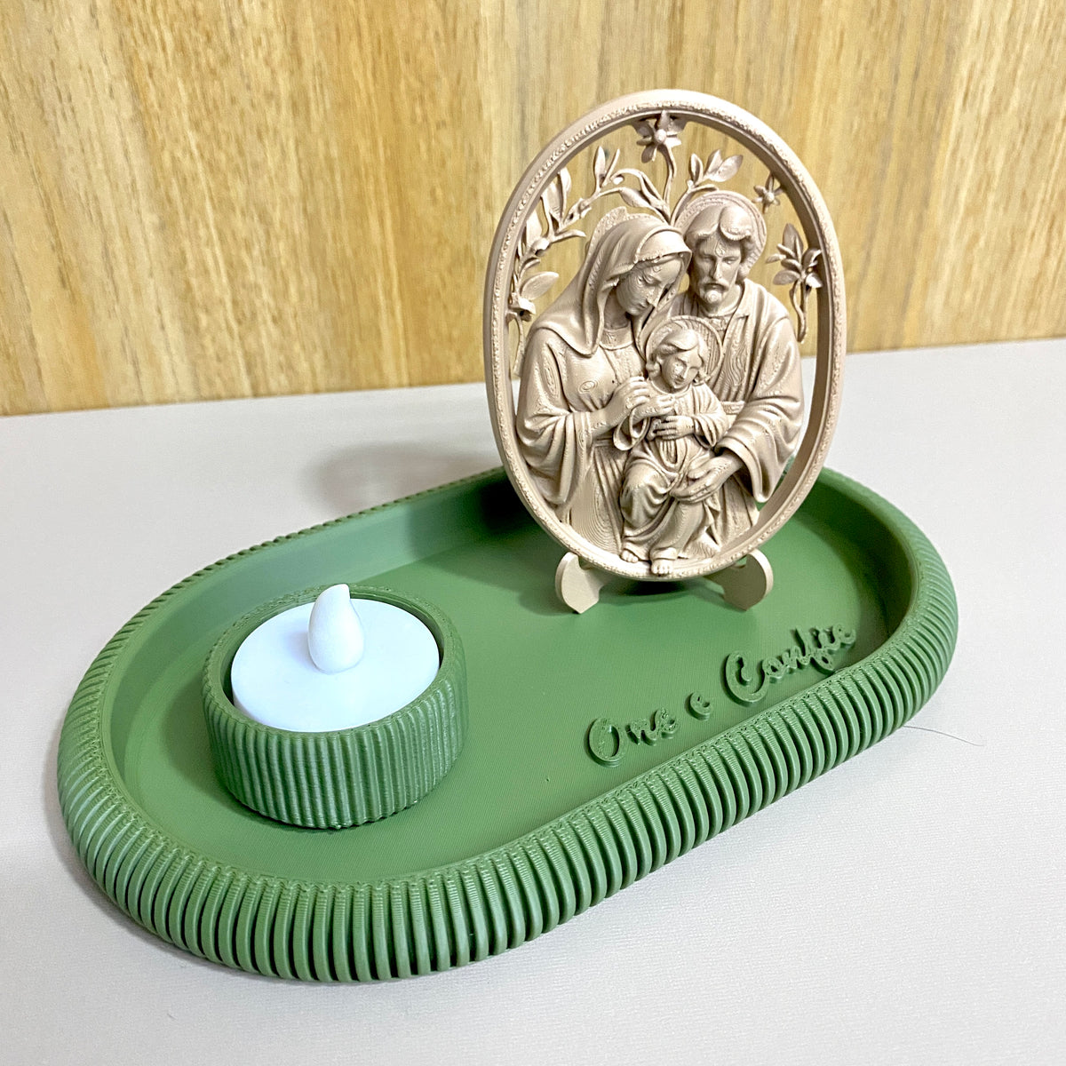 Kit Sagrada Família com Bandeja Ore e Confie | Decoração Religiosa 3D