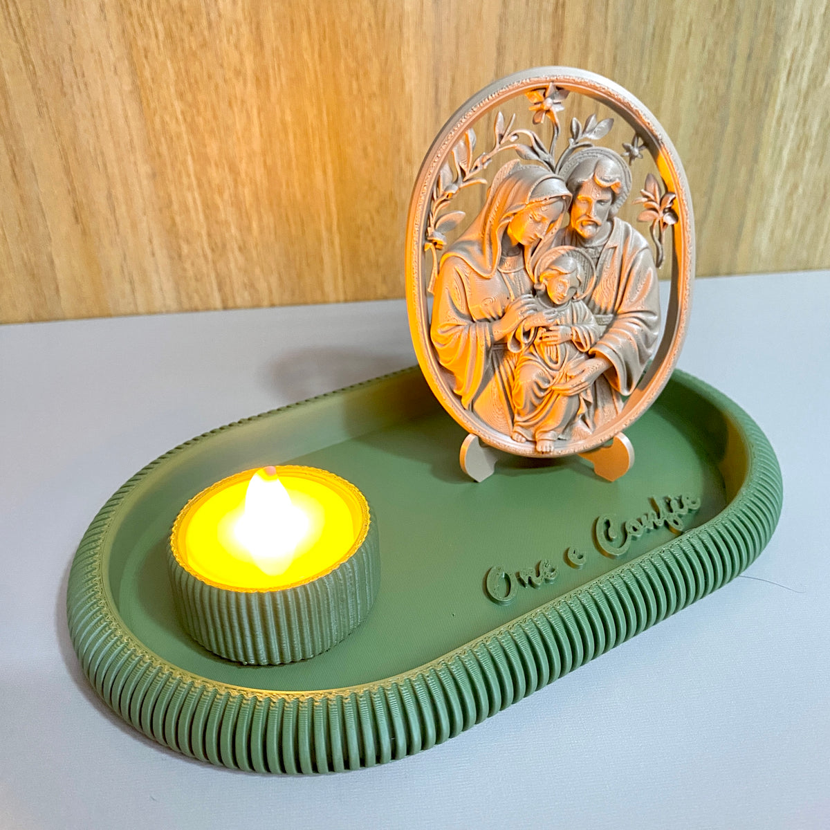 Kit Sagrada Família com Bandeja Ore e Confie | Decoração Religiosa 3D