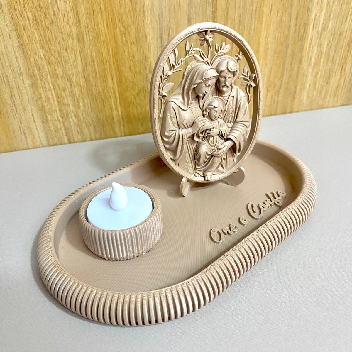 Kit Sagrada Família com Bandeja Ore e Confie | Decoração Religiosa 3D
