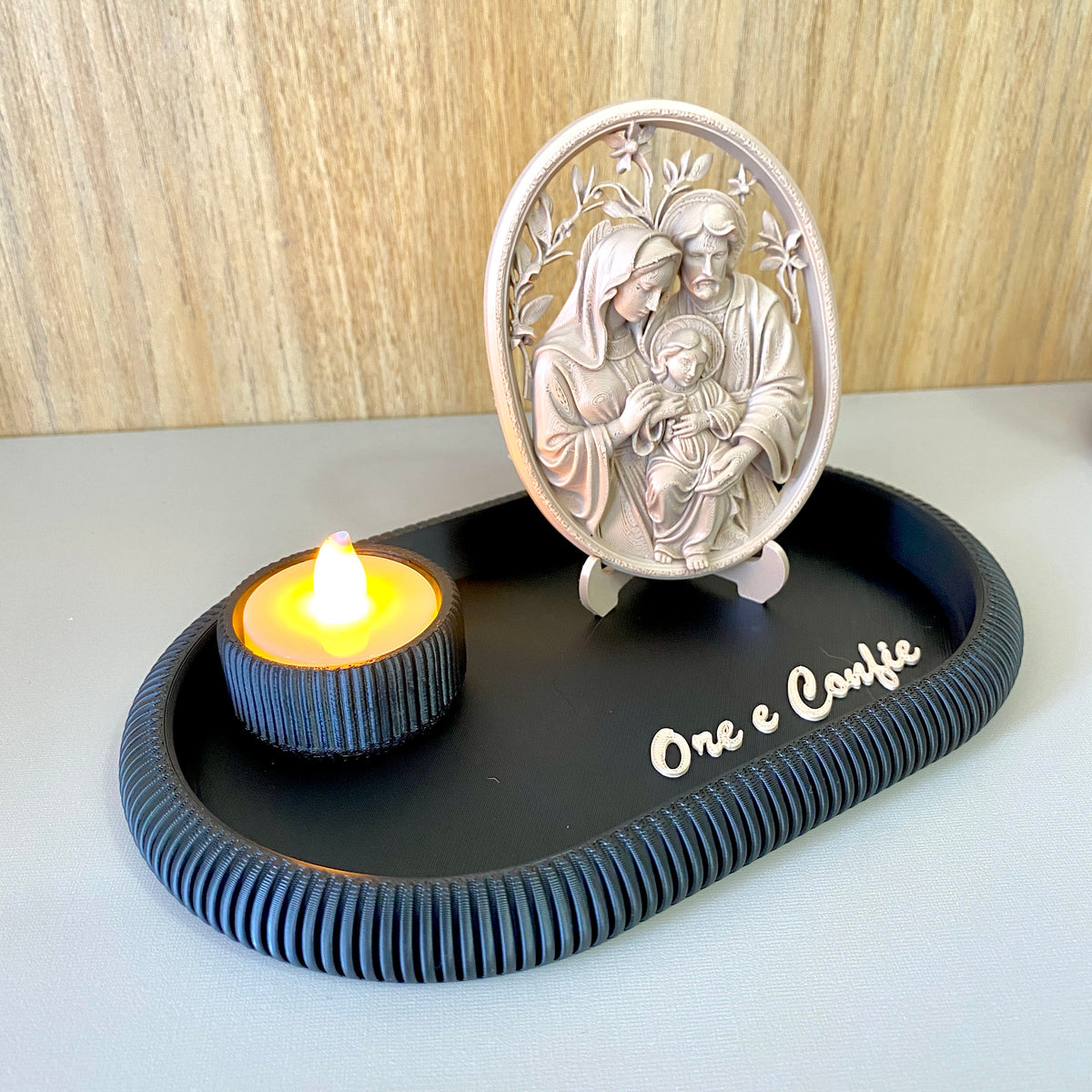 Kit Sagrada Família com Bandeja Ore e Confie | Decoração Religiosa 3D