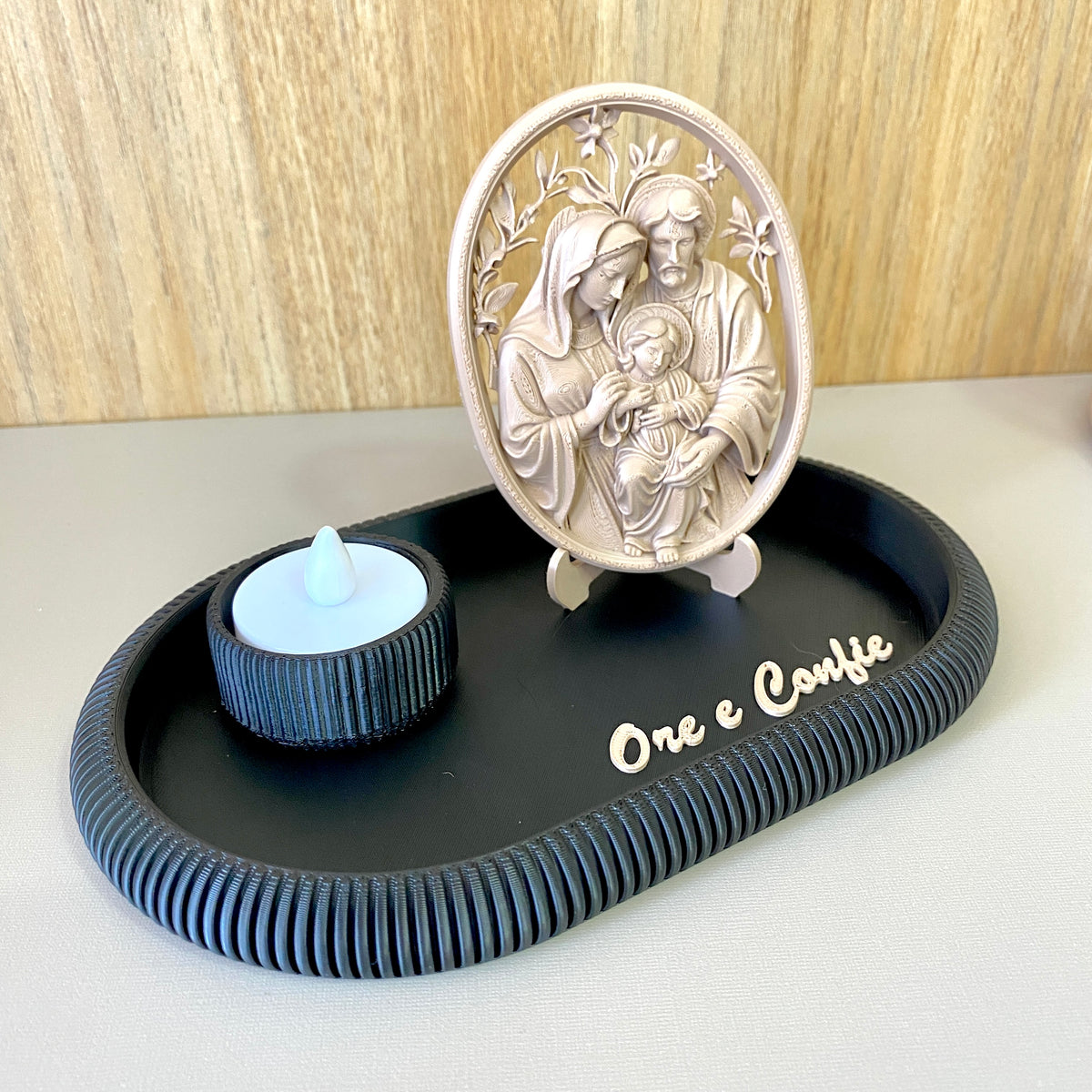 Kit Sagrada Família com Bandeja Ore e Confie | Decoração Religiosa 3D